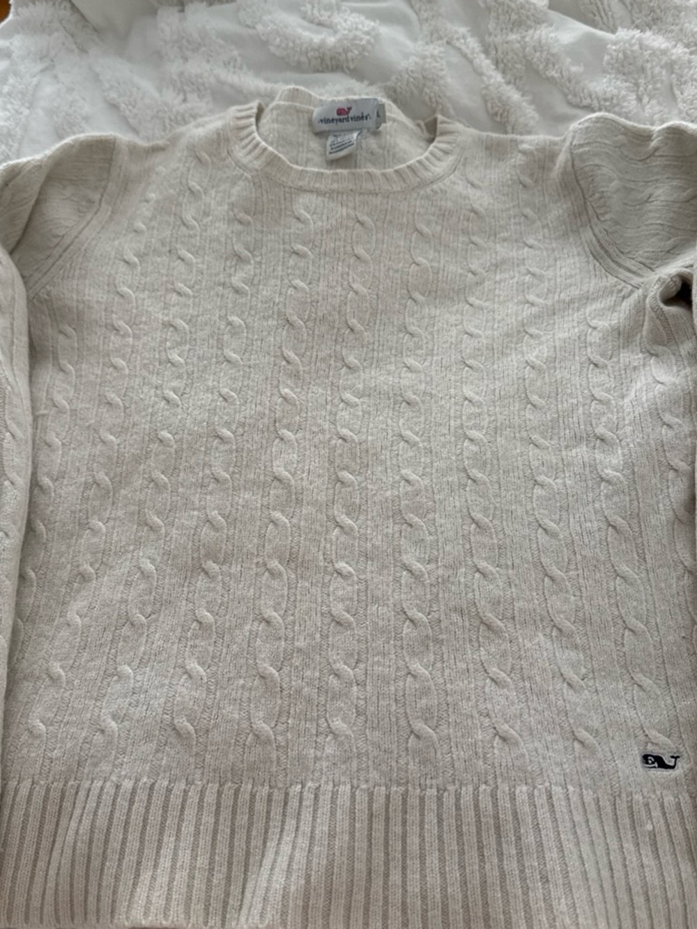 Vineyard Vines woman’s Cream Cable Knit Sweater in xl but fits like a s/m